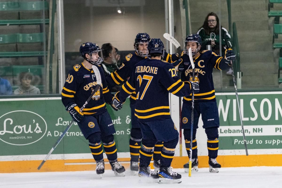 Holy Cross Crusaders at Quinnipiac Bobcats Mens Hockey
