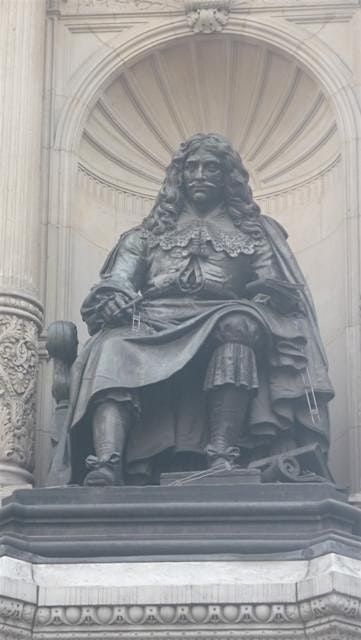 Balade comment\u00e9e sur les pas de Moli\u00e8re