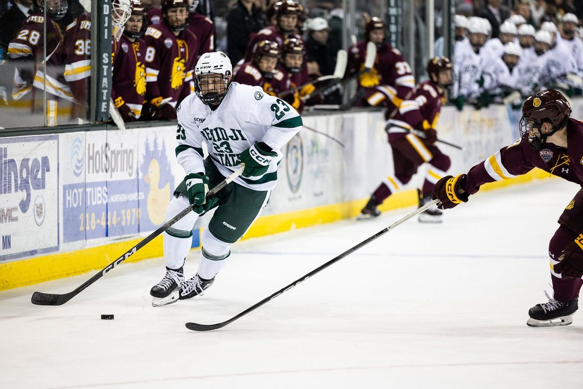 Parking Bemidji State Beavers at St. Thomas Tommies Mens Hockey