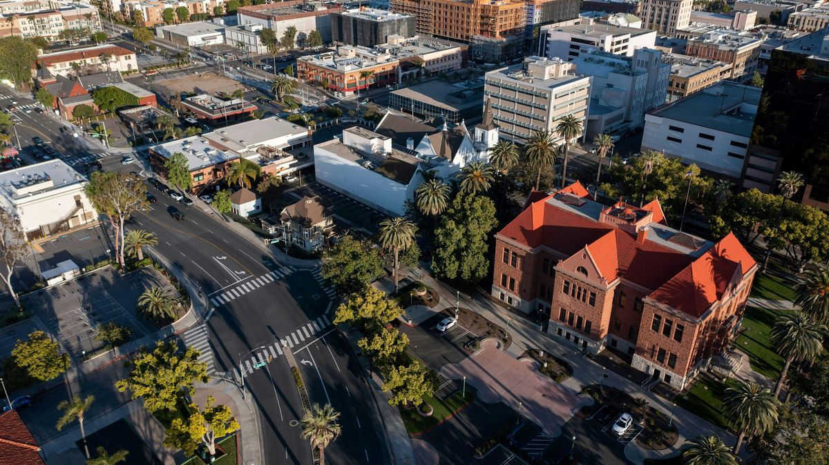 A Thrilling Scavenger Hunt! - Wind Through Santa Ana\u2019s Downtown