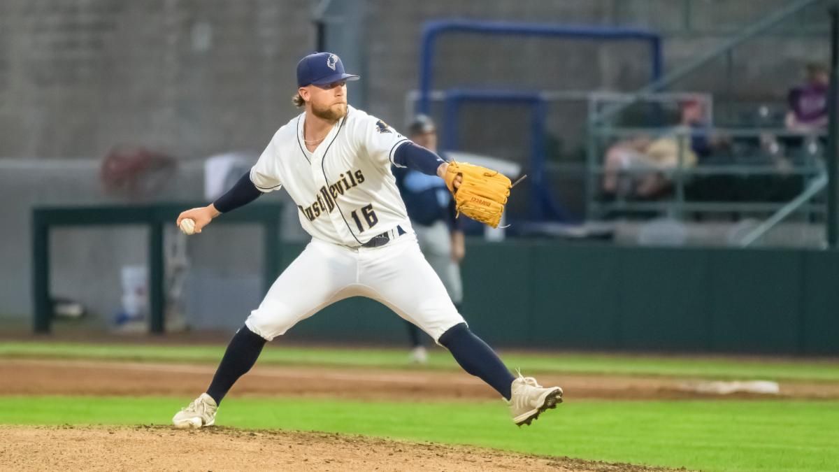 Tri-City Dust Devils vs. Vancouver Canadians