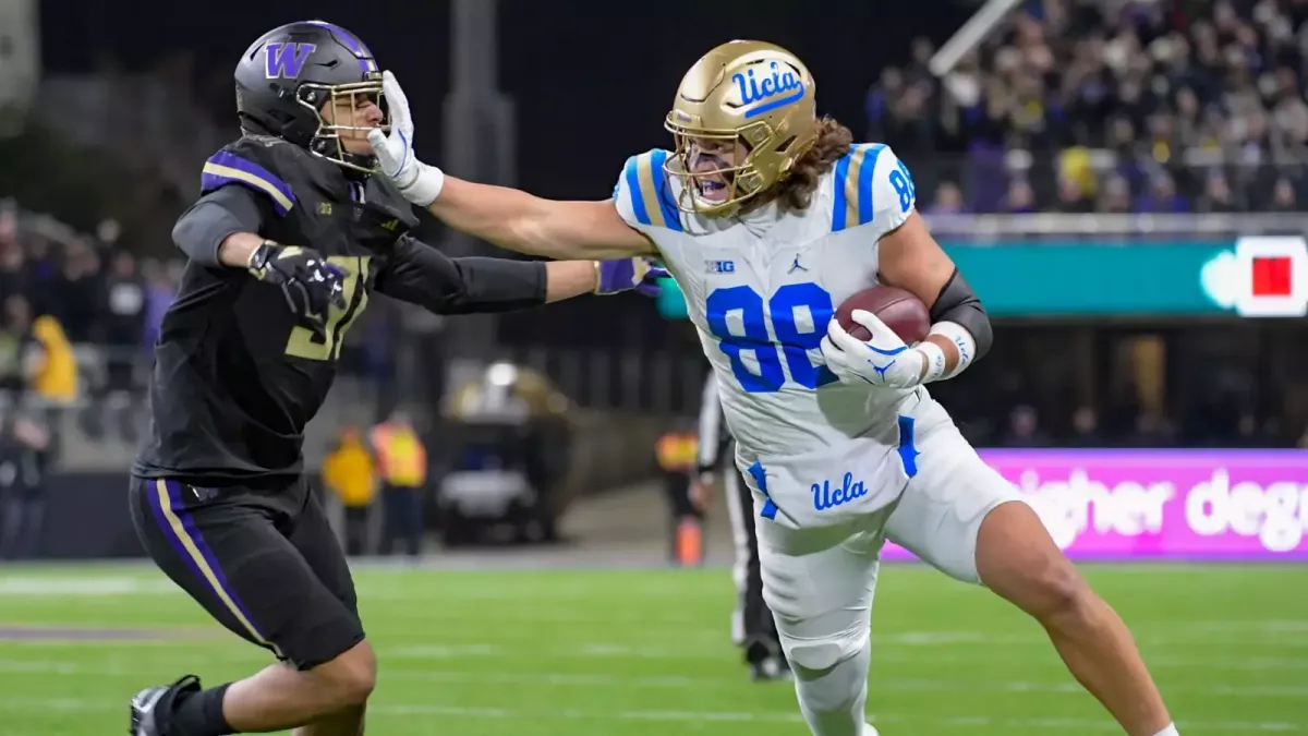 Parking Washington Huskies at UCLA Bruins Football