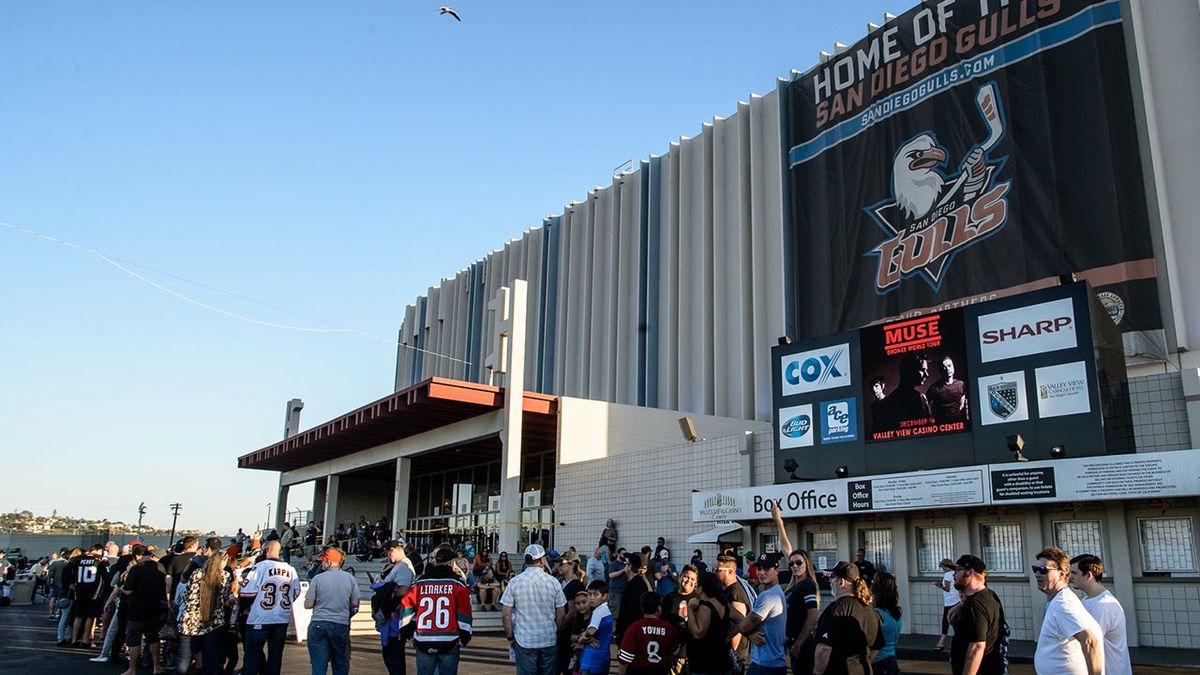 Parking San Diego Gulls at Rockford Icehogs