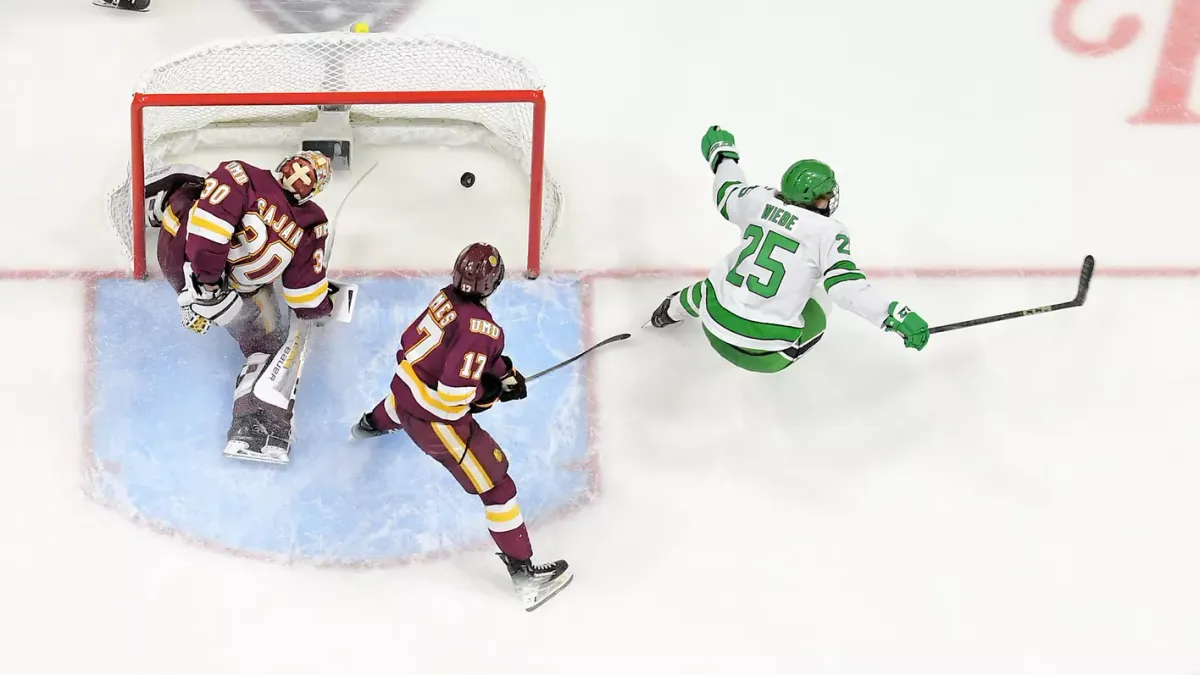 Western Michigan Broncos at Minnesota Duluth Bulldogs Mens Hockey