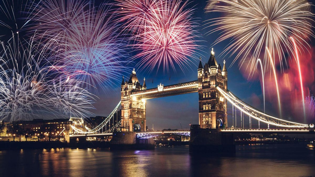 Fireworks on the Thames 2026\/2027 - The ultimate New Years Eve Boat party