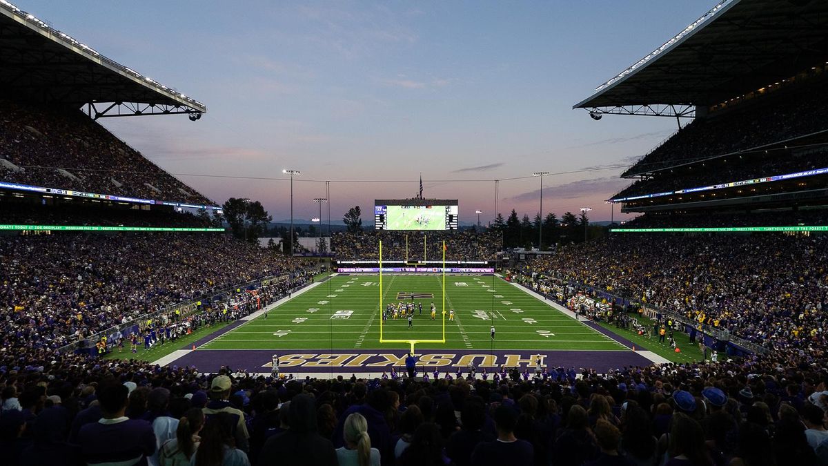 Minnesota Golden Gophers at Washington Huskies Womens Soccer