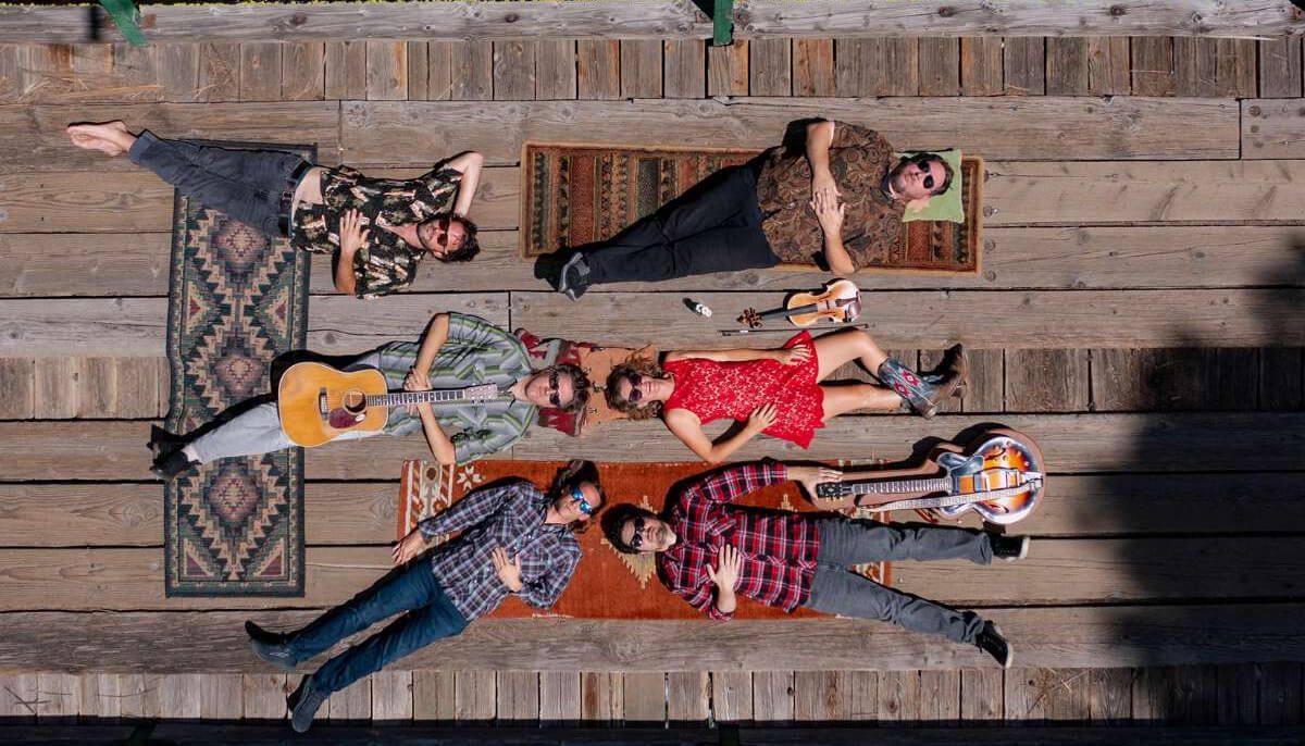 Dead Winter Carpenters