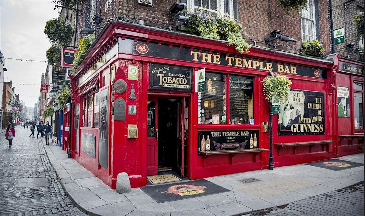 Old Town Dublin Outdoor Escape Game: Famous Pubs