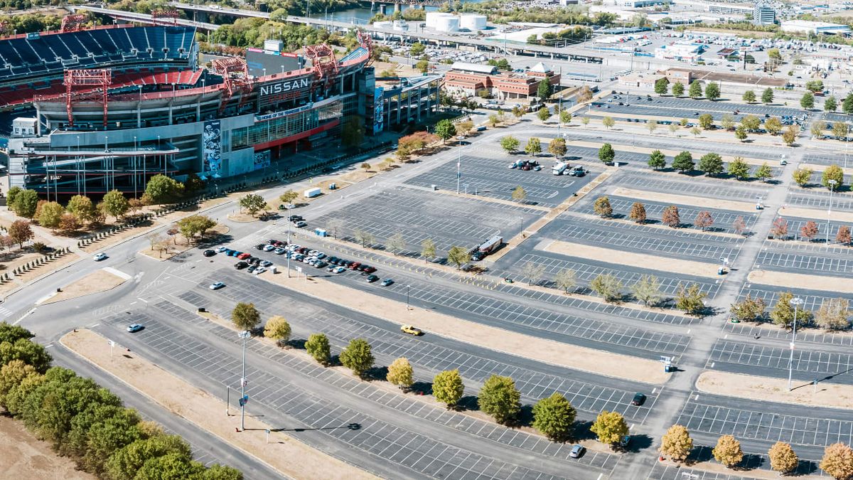 Parking Tennessee Titans at Las Vegas Raiders