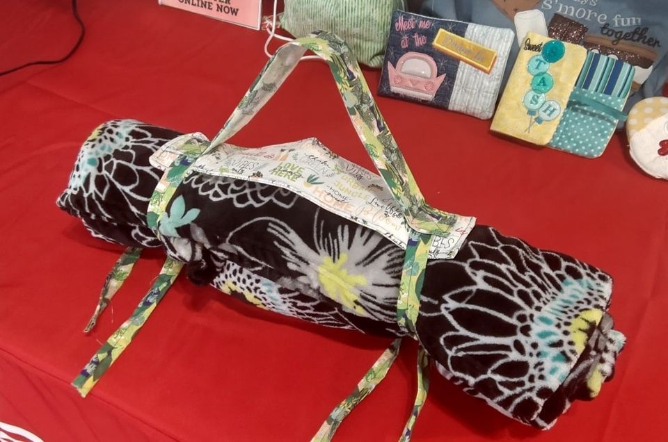 BOULDER Beginner Sewing Class Blanket, Yoga Mat, or Bedroll Tie Down with Carry Handle