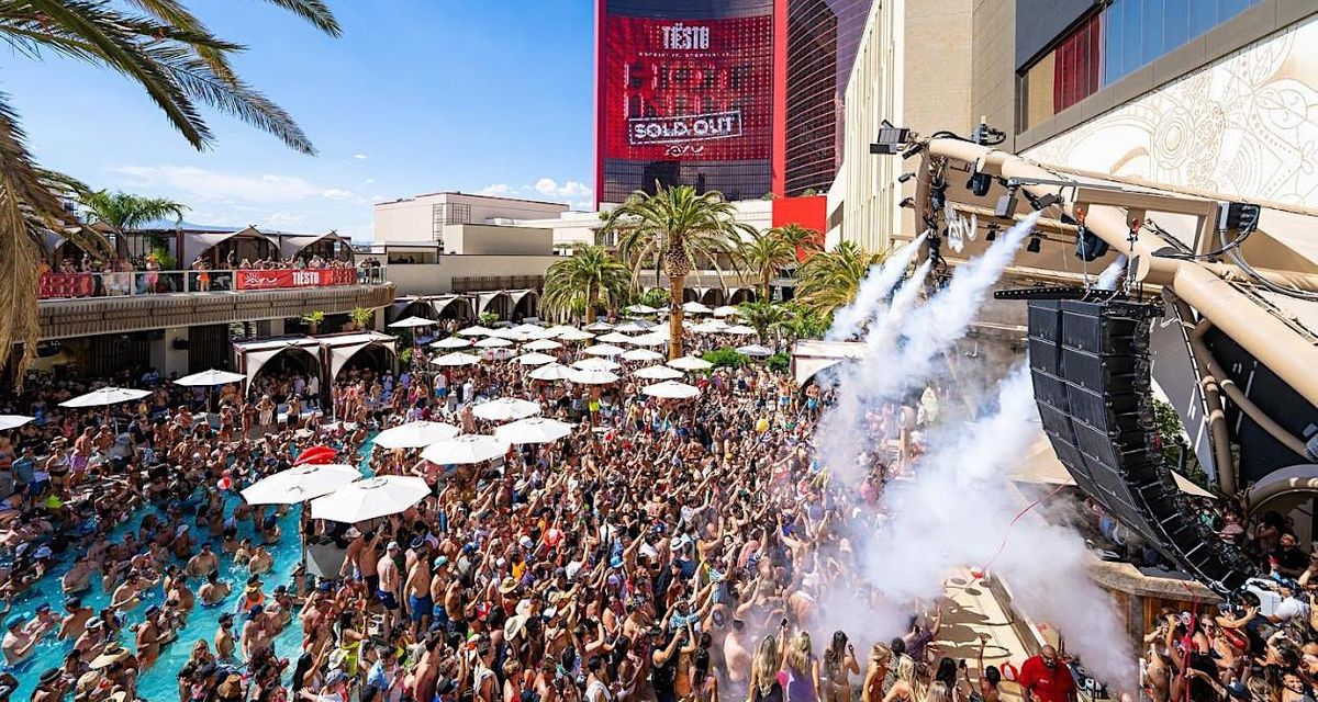 THE 1 POOL PARTY IN VEGAS LADIES GET FREE DRINKS AYU Dayclub the-1-pool-party-in-vegas-ladies-get-free-drinks-ayu-dayclub