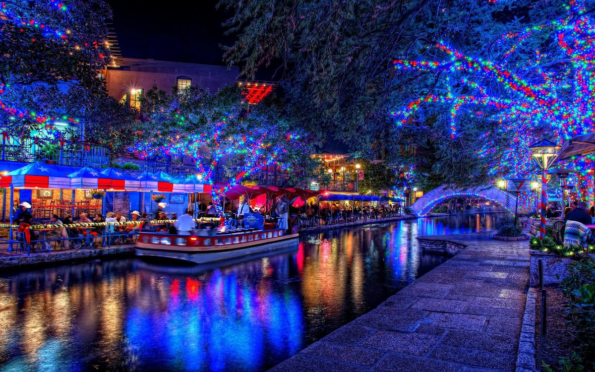 2024 Ford Holiday River Parade The Republic of Texas Restaurant The