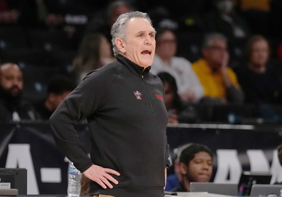 La Salle Explorers at Duquesne Dukes Mens Basketball at UPMC Cooper Fieldhouse