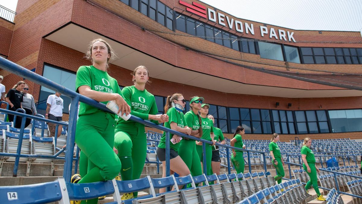 Parking Oregon Ducks at Maryland Terrapins Womens Volleyball