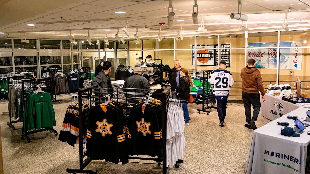 Parking Maine Mariners at Worcester Railers