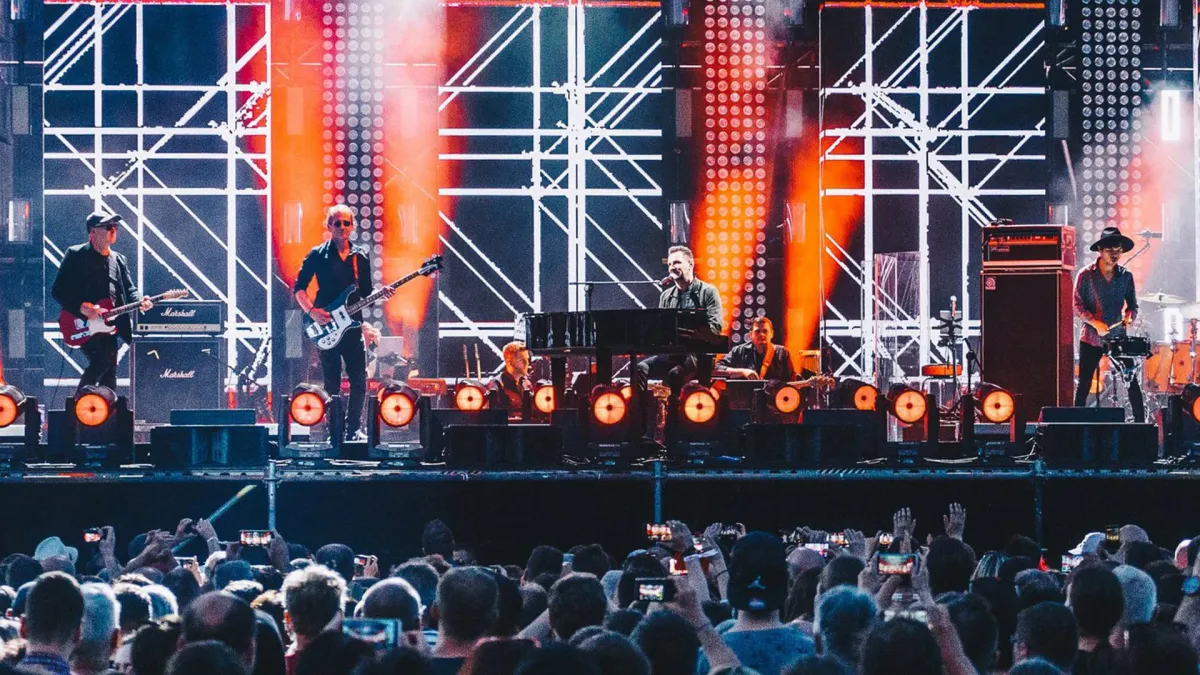 Sztywny Pal Azji, Wanda i Banda, IRA, R\u00f3\u017ce Europy, Ch\u0142opcy z Placu Broni, Big Cyc in Warszawa