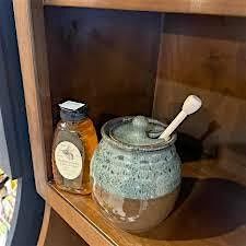 Make Honeypots on Pottery Wheel for couples with Khadija Bay\/Dundas