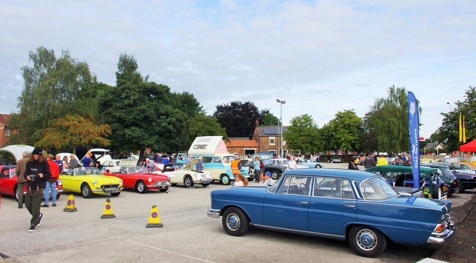 Tadcaster Classic Car Show LS24 9, Castleford, EN May 8, 2022