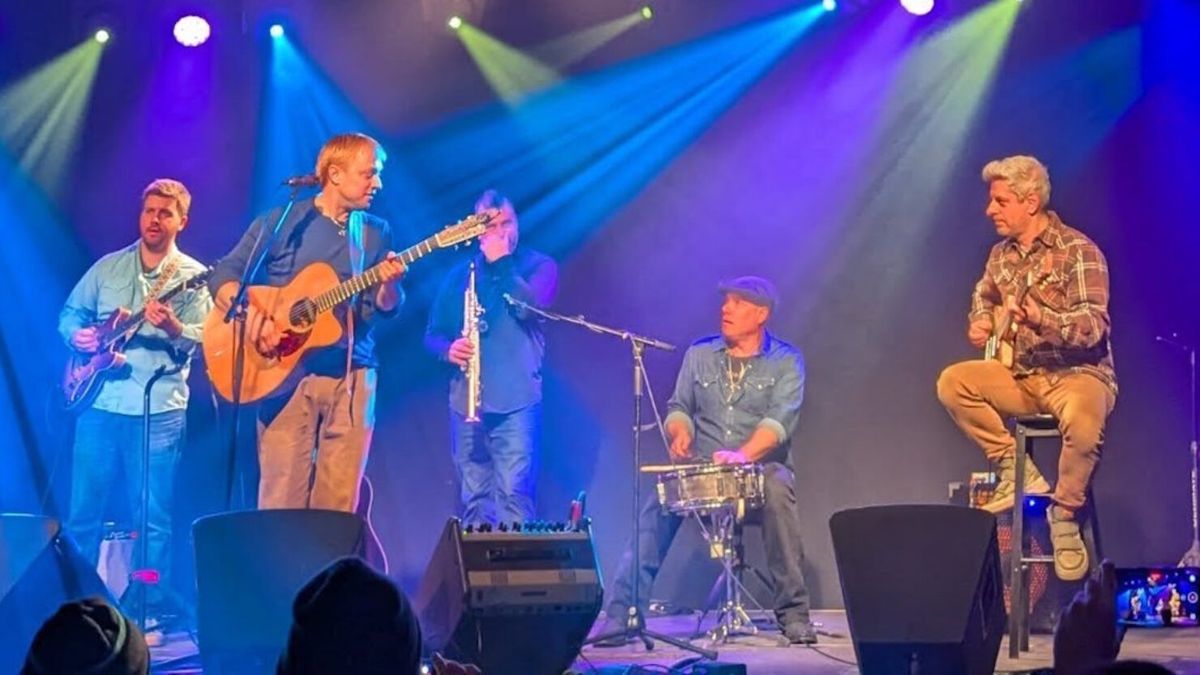 Hayes Carll with Ryan Montbleau (21+)