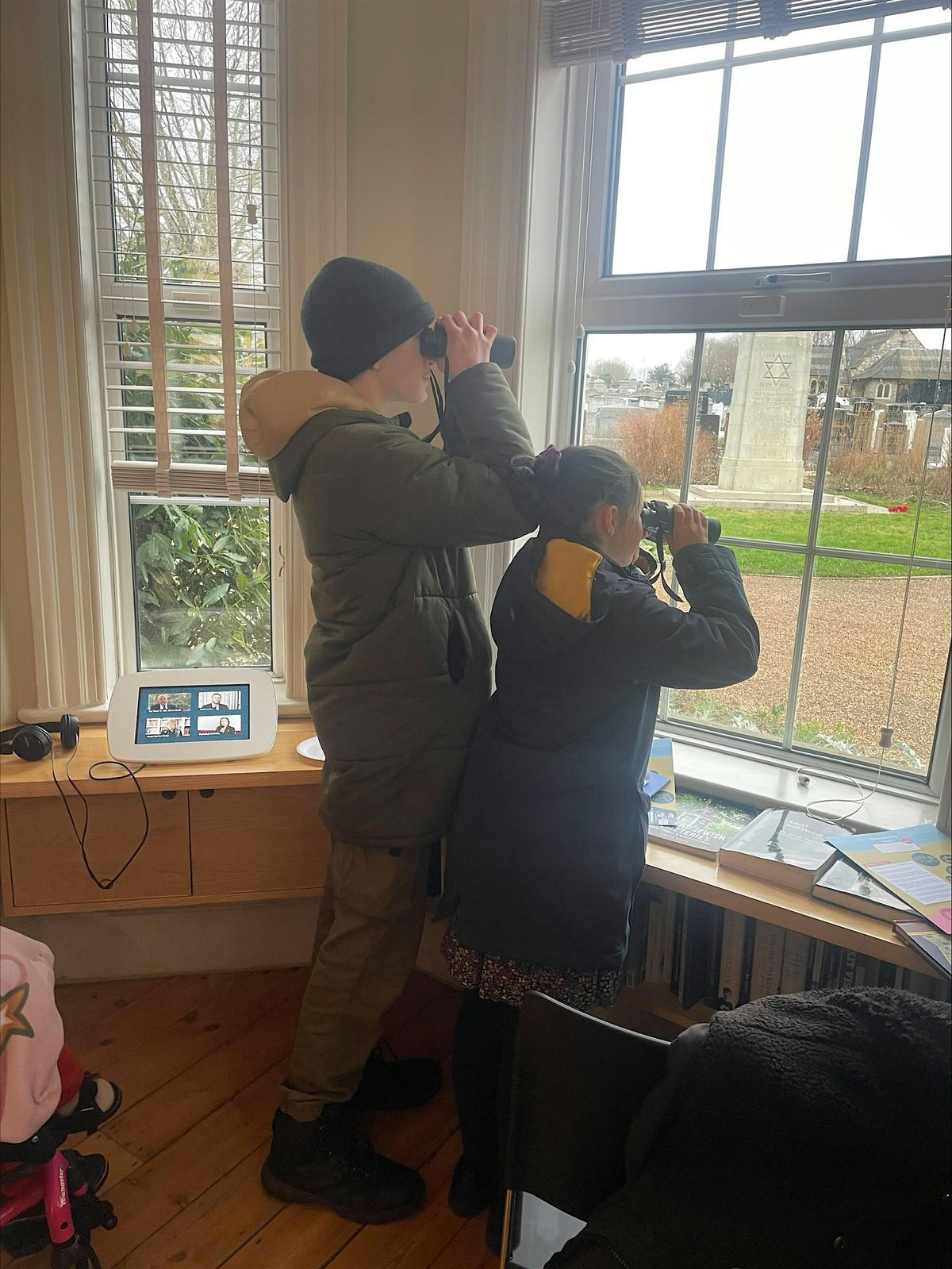 Birdwatch at Willesden Jewish Cemetery