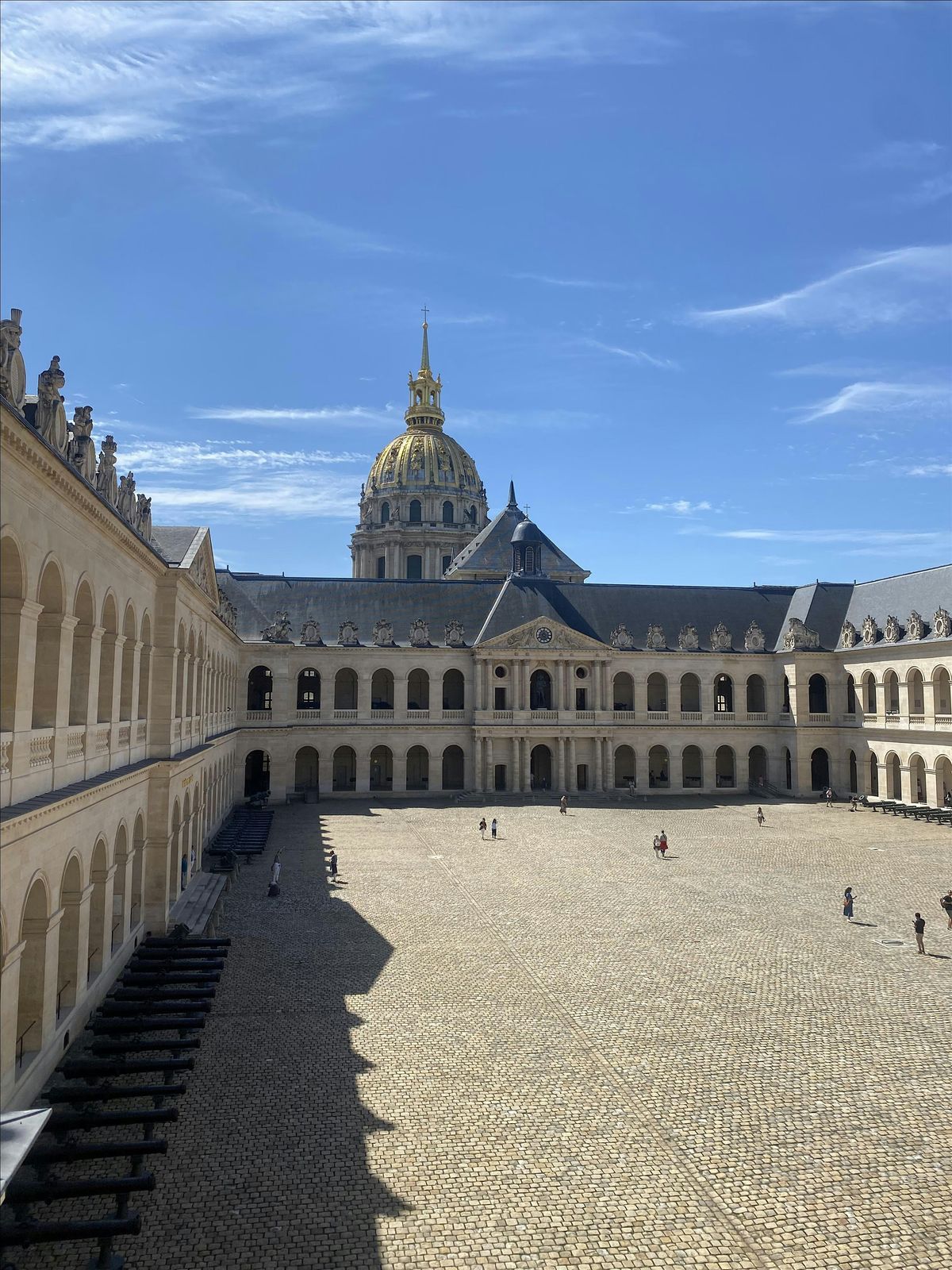 Paris Walking Tour : From Notre Dame, Louvre to the Eiffel Tower