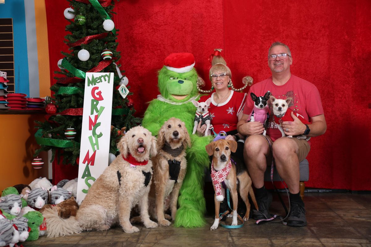 Holiday Photos with The Grinch Gordy s Goodies Pet Food