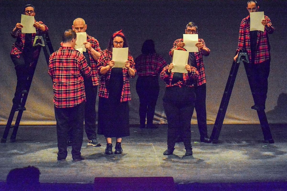 "Una chica ye-y\u00e9 en apuros\u201d y \u201cLos misterios del teatro"