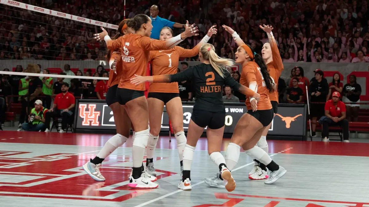 Parking Houston Cougars at TCU Horned Frogs Womens Volleyball