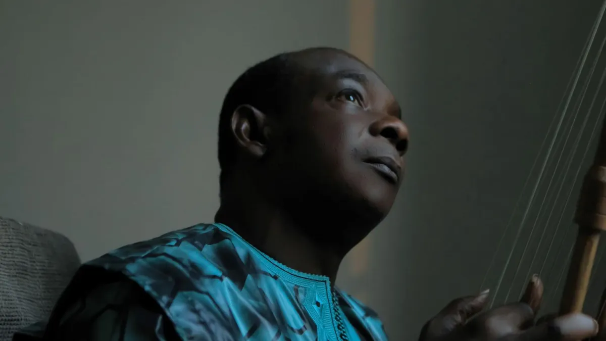 Toumani Diabat\u00e9 in Amn\u00e9ville