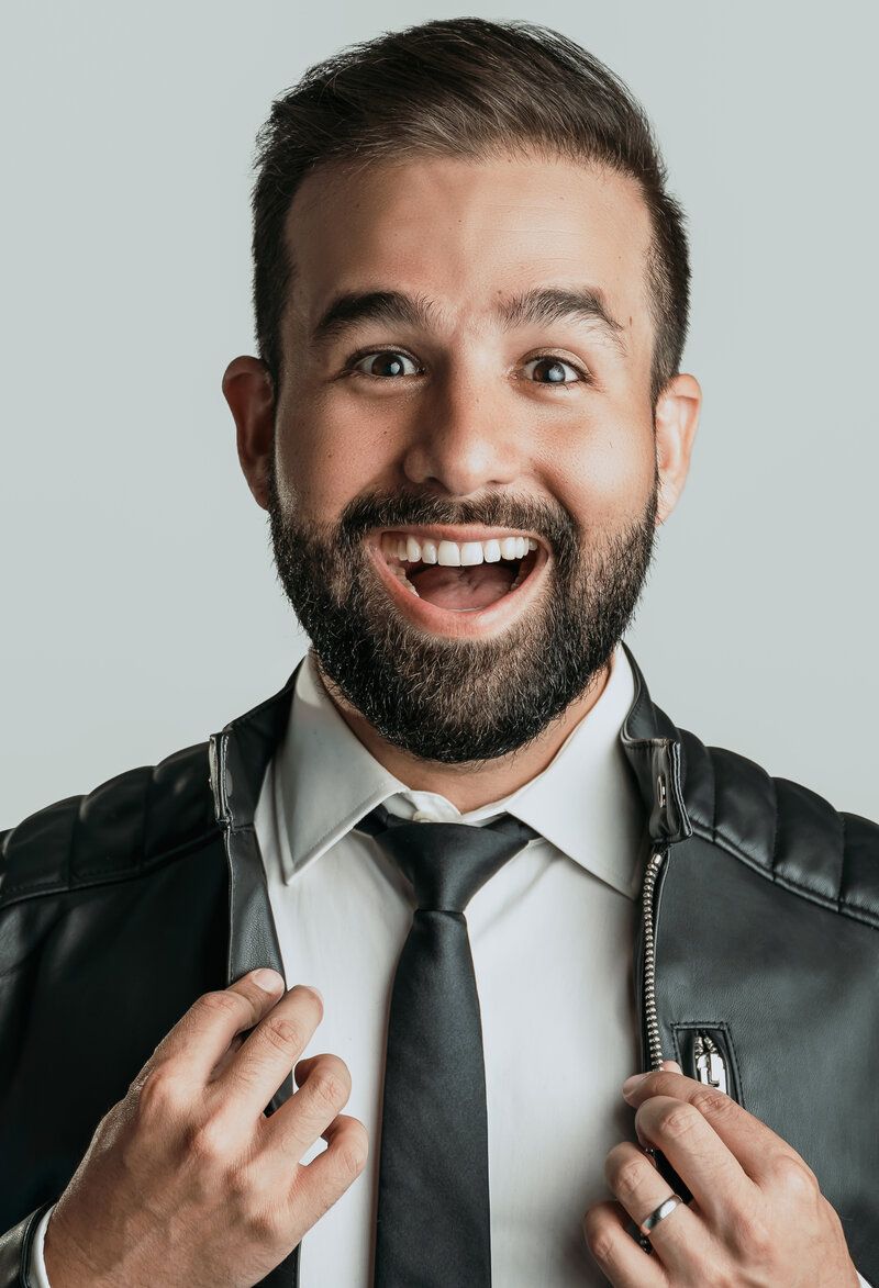 Crisis De Identidad - Stephan Dyer en Estados Unidos at The Comedy Zone - Charlotte