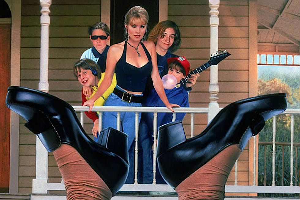 DRAG ME TO THE MOVIES Presents DONT TELL MOM THE BABYSITTERS DEAD drag-me-to-the-movies-presents-dont-tell-mom-the-babysitters-dead