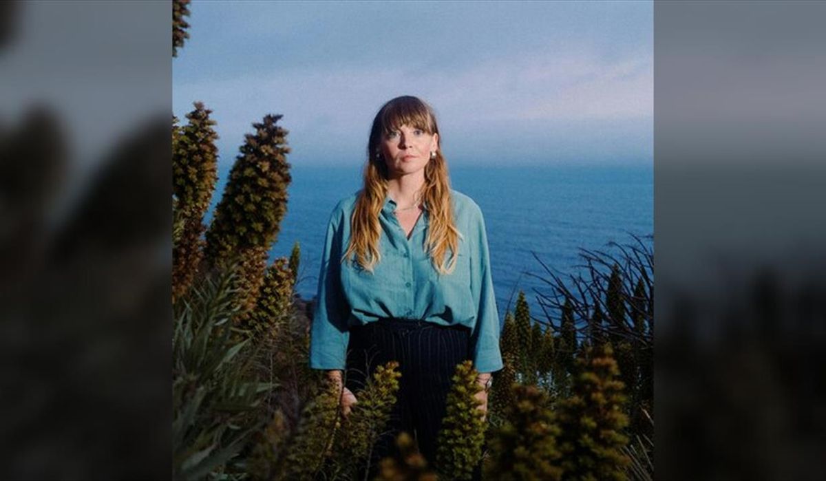 Courtney Marie Andrews (18+)