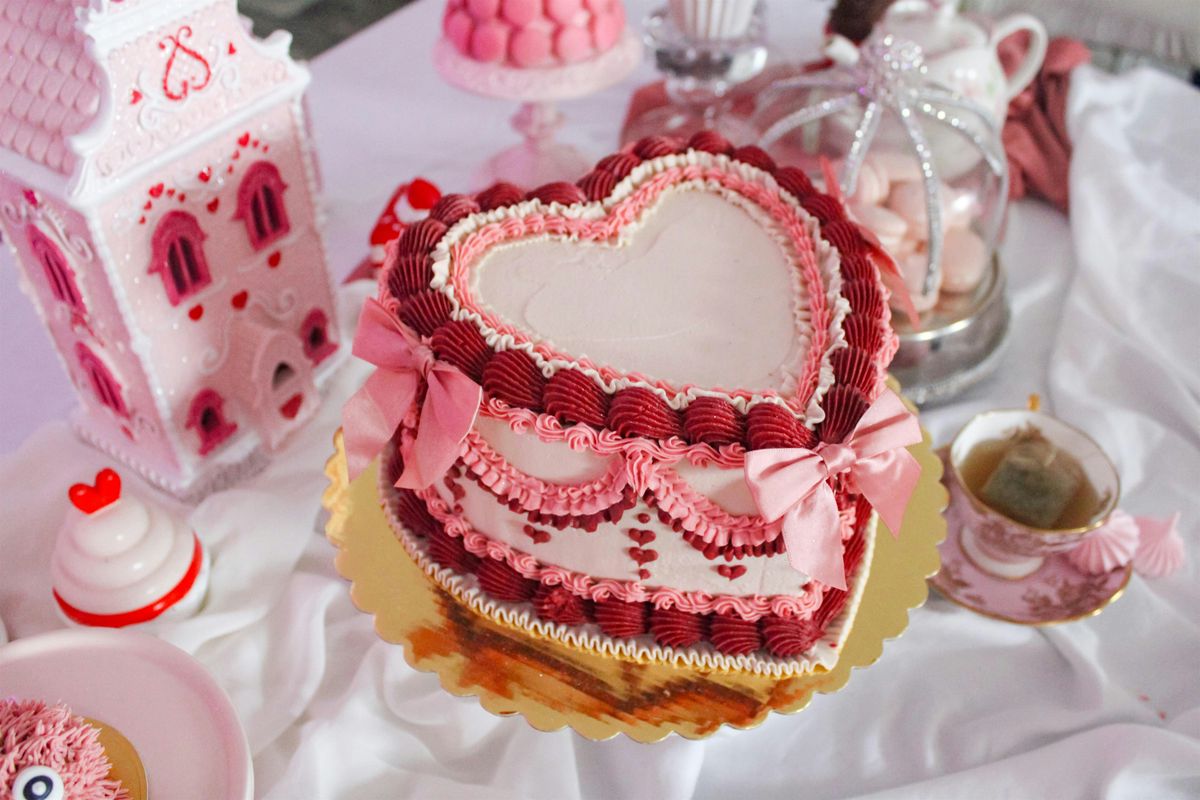Vintage Heart Cake Decorating Class