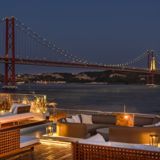 Golden Night Party no Icon Bar & Rooftop