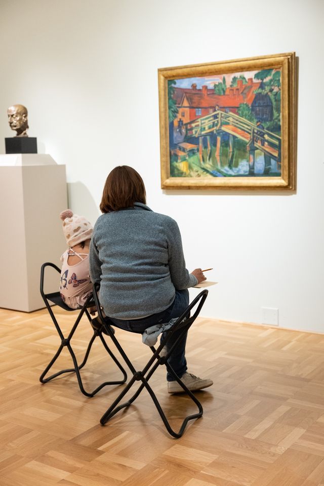 Sketching in the Galleries