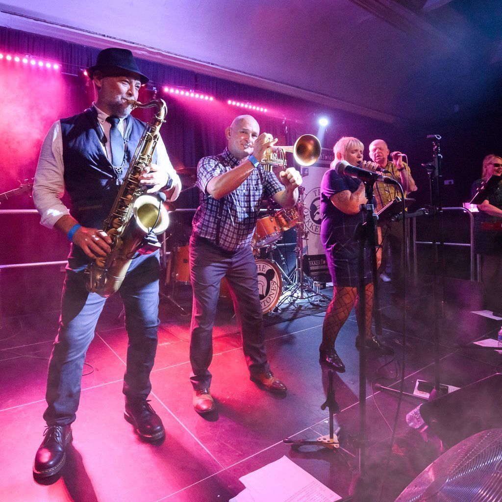 The DekkerTones @ The Burton Latimer Band Club