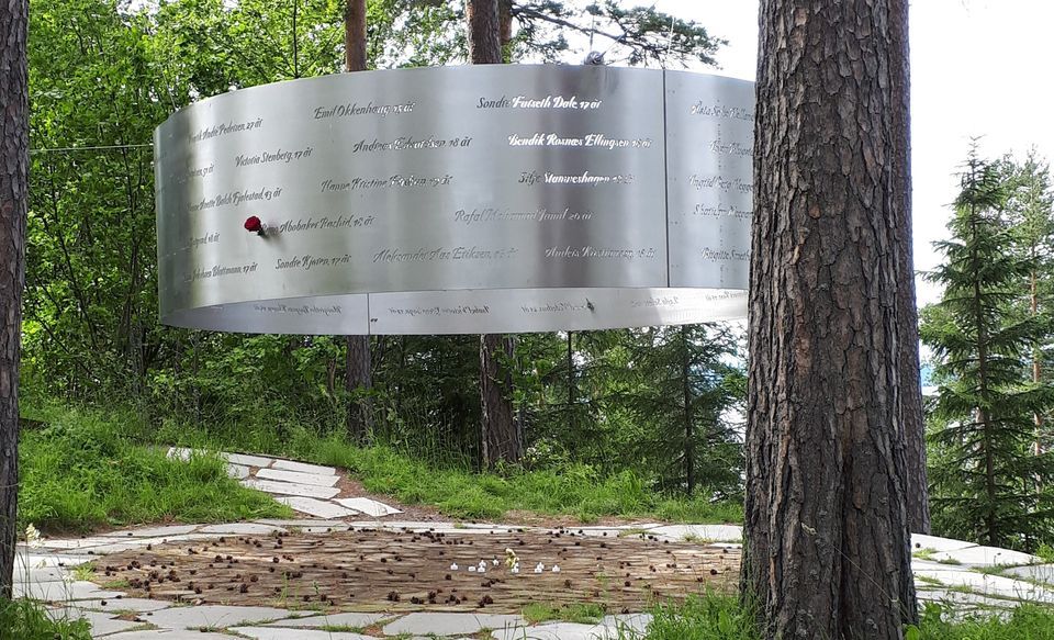 Memento Mori \u2013 \u00c5 takle smerte, lidelse og d\u00f8d \/\/ On coping with pain, suffering and dying