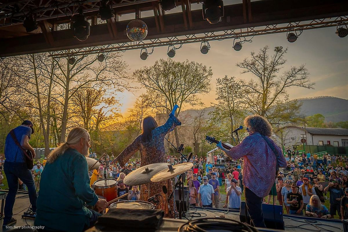 NEW DAWN STARKESTRA AT SUNDAYS ON THE RIVER IN OLIVETTE