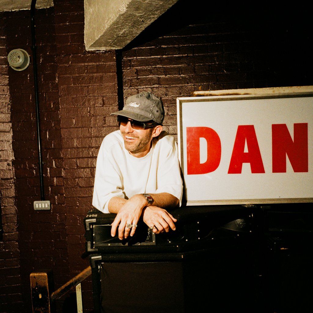 Love Affair Xmas Disco: DAN SHAKE