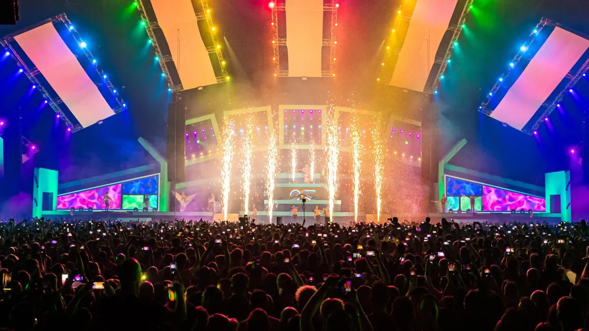 Paul Elstak, 2 Unlimited, Charly Lownoise, 2 Brothers On The 4th Floor, Housequake, Twenty 4 Seven in Tilburg