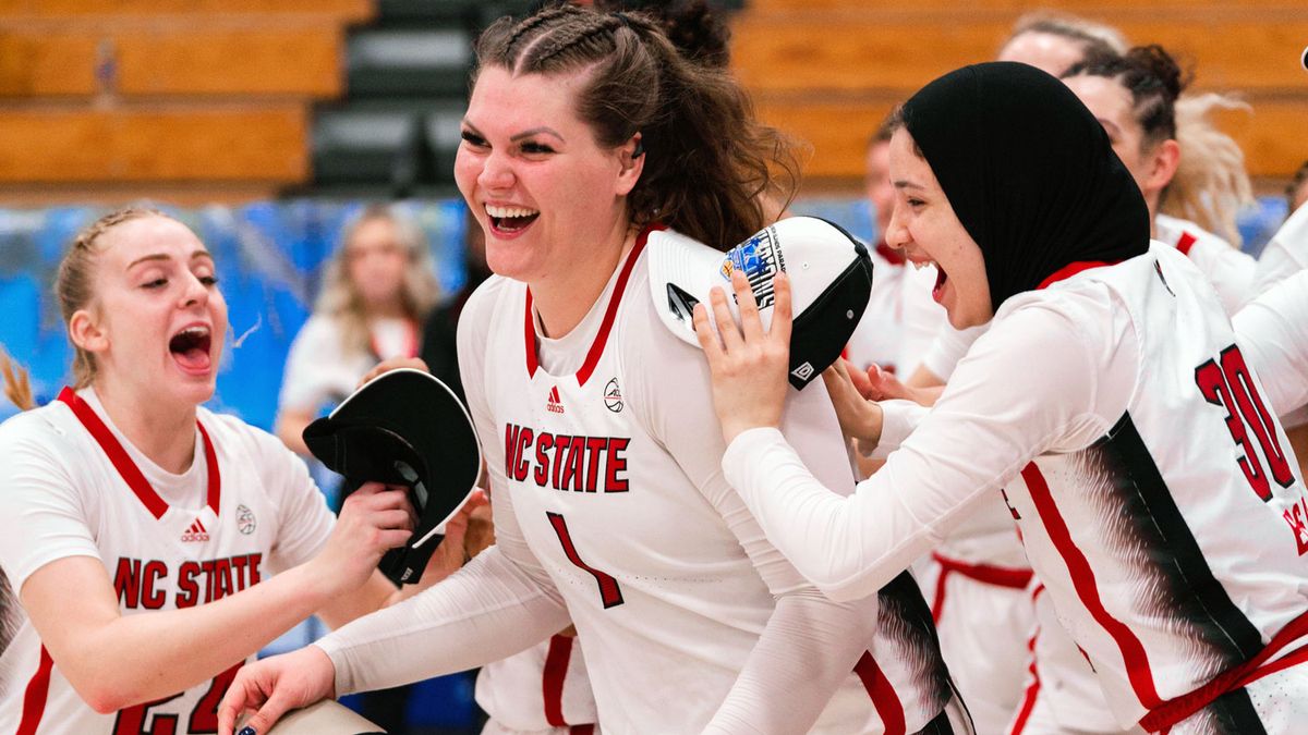 Florida State Seminoles at NC State Wolfpack Womens Volleyball