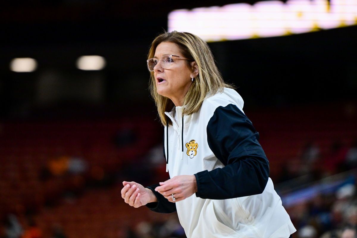 Parking Missouri Tigers at Mississippi State Bulldogs Womens Basketball