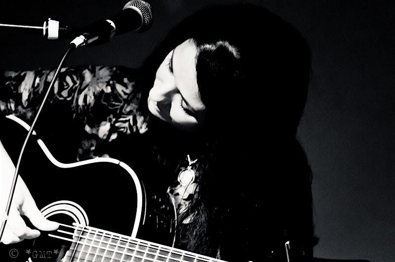 LIVE MUSIC: Jules Mann