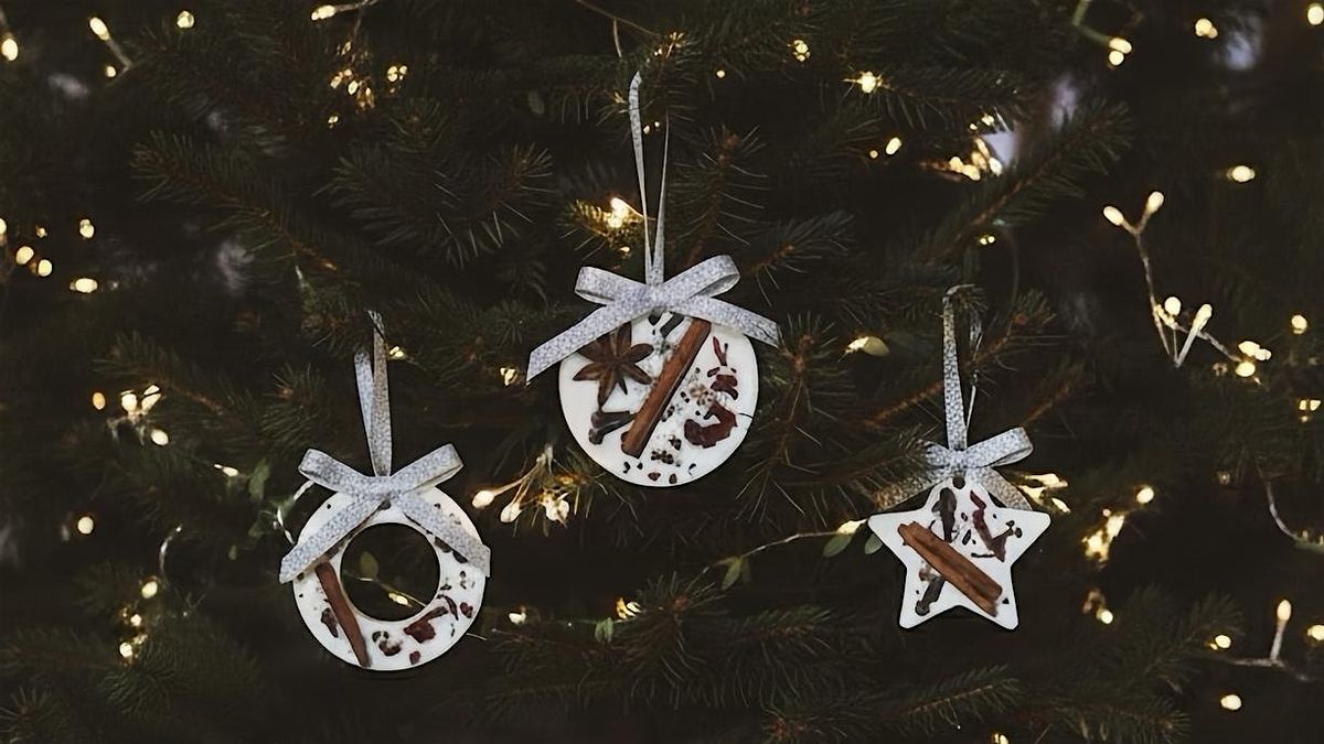 Winter Wax Ornaments Workshop in Berlin