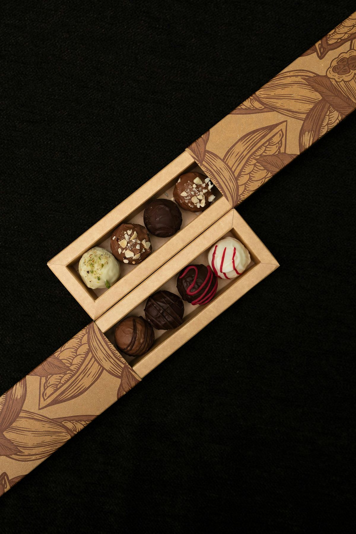 Arte y sabor: vino, bombones artesanos y recorrido guiado por la galer\u00eda