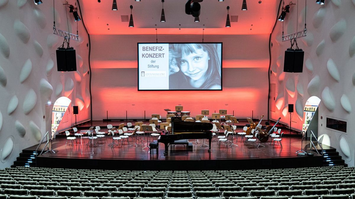 Vancouver Symphony Orchestra Pops: Andrew Crust - A Spoonful of Sugar