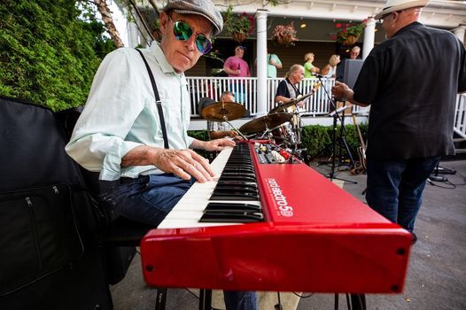 Music on Main Street Stroll Featuring The Sliding Capos & Liz Spencer