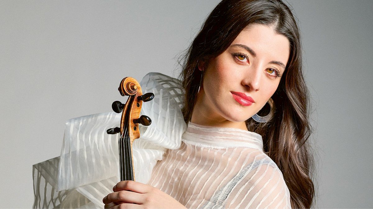 Maria Duenas Plays Korngold