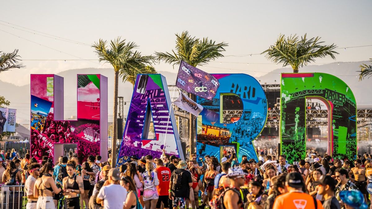 Waterparks with Plain White T's (Relocated from Shrine Expo Hall)