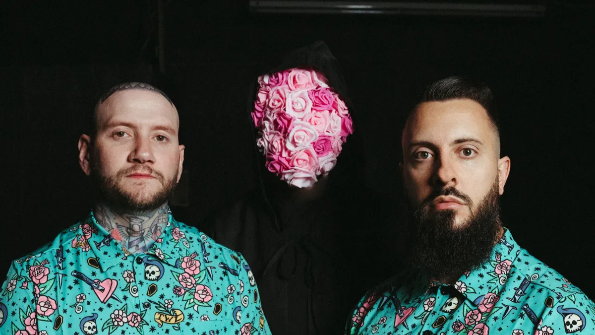 This Wild Life, Broadside in Sydney